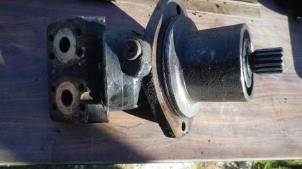 Pièce matériel de manutention Manitou MOTEUR HYDROSTATIQUE POUR MSI 25 à 35 Ref 201551 - 1