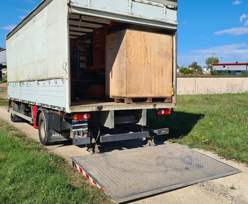 Camion porteur Renault Trucks MIDLUM 180 DCI