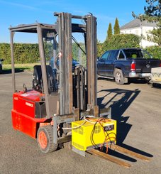 Chariot élévateur électrique Fenwick Linde E15 - 16