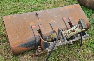 Godet construction Manitou GODET HYDRAULIQUE DE REPRISE SUR TABLIER FEM II 2T5  LARGEUR 1M65 - 3