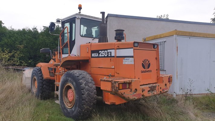 Chargeuse sur pneus Daewoo MEGA 250 III