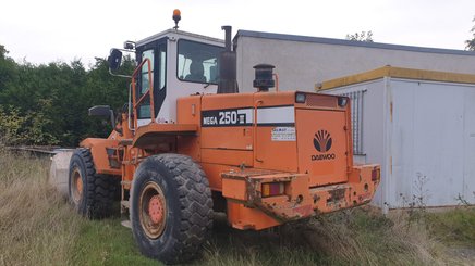 Chargeuse sur pneus Daewoo MEGA 250 III - 9