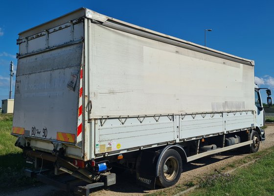 Camion porteur Renault Trucks MIDLUM 180 DCI