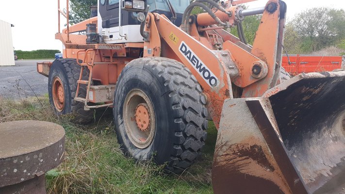 Chargeuse sur pneus Daewoo MEGA 250 III