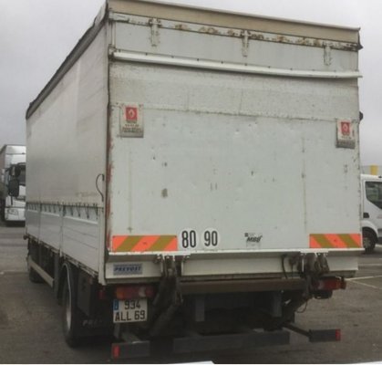 Camion porteur Renault Trucks MIDLUM 180 DCI