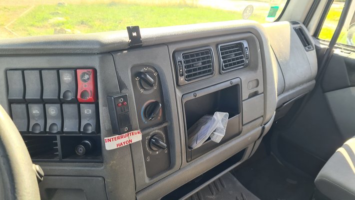 Camion porteur Renault Trucks MIDLUM 180 DCI