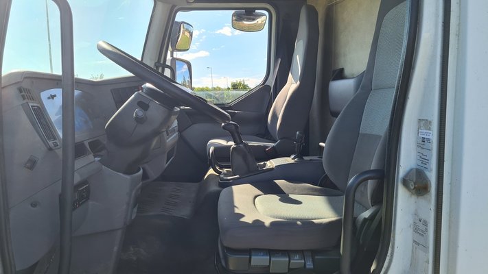 Camion porteur Renault Trucks MIDLUM 180 DCI