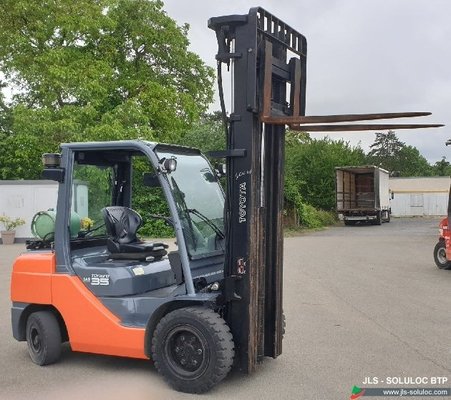 Chariot élévateur gaz Toyota 02 8FGJF 35