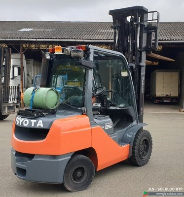 Chariot élévateur gaz Toyota 02 8FGJF 35